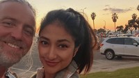<p>Sejak menikah dengan Paris Chong pada 11 Maret 2020 lalu, kini Rahma Azhari tinggal bersama keluarganya di Los Angeles, Amerika Serikat. (Foto: Instagram @raazharita) <br /><br /><br /></p>