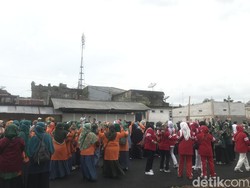 Abai Prokes! Ratusan Guru Asyik Berjoget Dangdut di Sukabumi