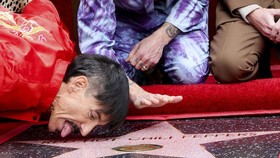 FOTO: Red Hot Chili Peppers Terima Bintang di Hollywood Walk of Fame