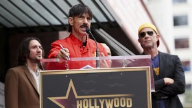 Vokalis Red Hot Chili Peppers Anthony Kiedis Liburan ke Mentawai