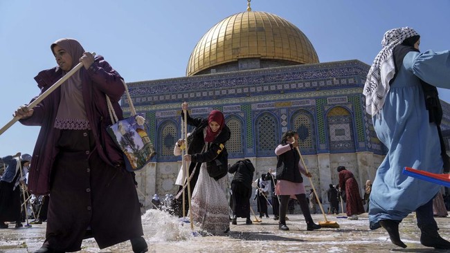 Pemerintah Kerajaan Yordania geram polisi Israel disebut-sebut sempat menghalangi Dubes Amman untuk Tel Aviv, Ghassan Majali, ke Masjid Al-Aqsa.