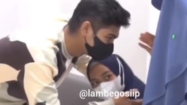 UAS Ungkap Haram Oki Setiana Dewi Salaman dengan Teuku Ryan