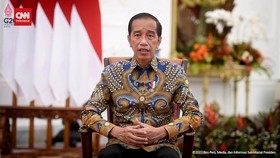 VIDEO: Jokowi Beri BLT Minyak Goreng Rp300 Ribu