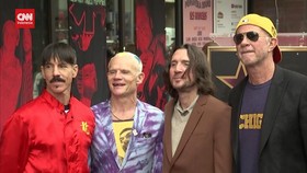 VIDEO: Red Hot Chili Peppers Diabadikan di Hollywood Walk of Fame