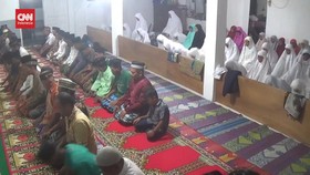VIDEO: Jemaah Tarekat Naqsabandiyah Padang Mulai Berpuasa Hari