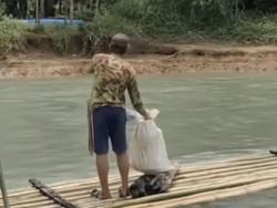 Jembatan Putus di Sidrap Proses Perbaikan, Warga Terisolir Minta Perahu