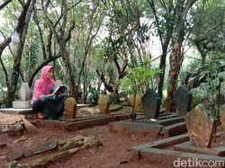 Doa Ziarah Kuburan Sesuai Sunnah Arab, Latin dan Artinya