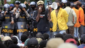 img-title Aparat Bubarkan Pedemo Petisi Rakyat Papua di Abepura hingga Heram