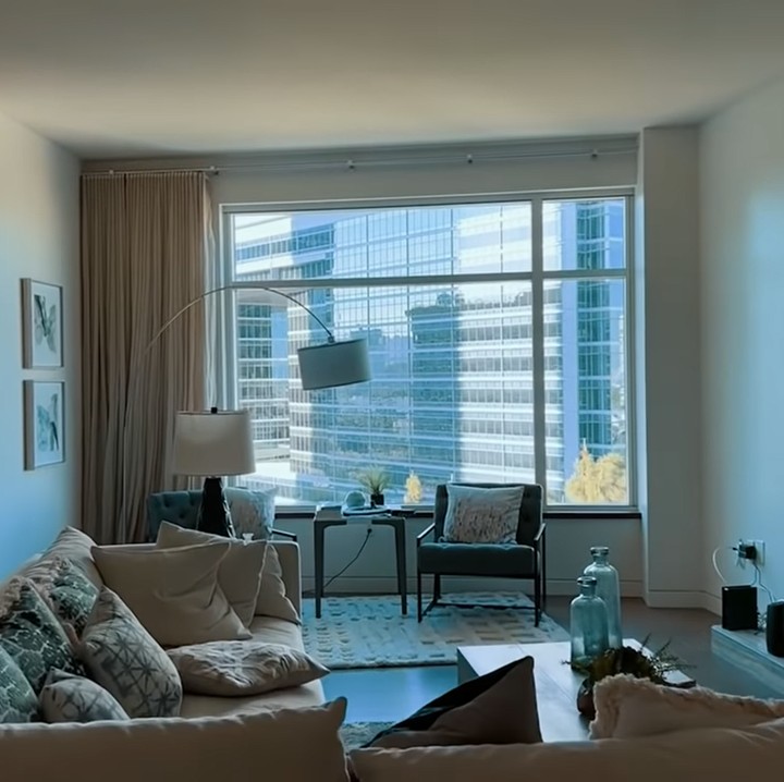 <p>Nikita Willy menempati apartemen mewah di Los Angeles, Bunda. Semua furnitur di dalamnya mereka isi dan urus sendiri. (Foto: YouTube: Nikita Willy Official)<br /><br /><br /></p>