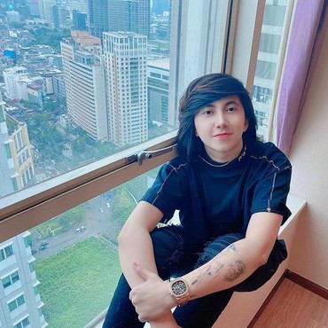 7 Potret Terbaru Dera Siagian yang Dikabarkan Penyuka Sesama Jenis