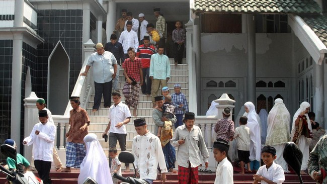 Setelah rapat forkopimda, Pj Bupati Kuningan melarang kegiatan Jalsah Salanah yang akan digelar jemaat Ahmadiyah Indonesia di Desa Manislor demi kondusifitas.