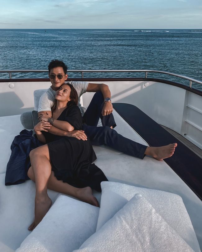 Kisah Cinta Mike Lewis Sang Istri Beda Usia 14 Tahun Love At First Sight kisah-cinta-mike-lewis-sang-istri-beda-usia-14-tahun-love-at-first-sight