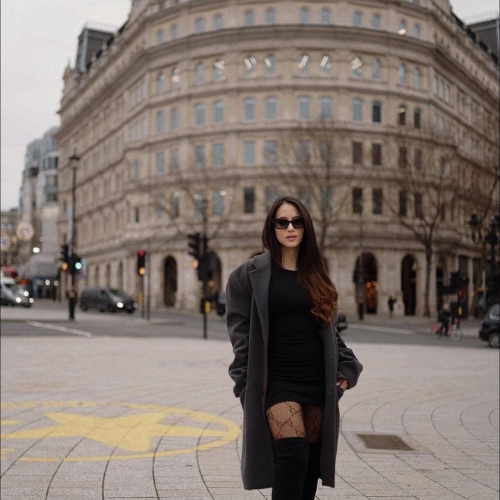 <p>Tak hanya memiliki paras yang memesona, cerdas, dan karier cemerlang, wanita berusia 26 tahun ini juga memiliki gaya fashion yang <em>stylish</em>. Bagaimana menurut Bunda? (Foto: Instagram @janisaas)</p>