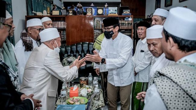 Menparekraf Sandiaga Uno mendukung pengembangan wisata halal di Bangkalan untuk membangkitkan kembali perekonomian setempat.