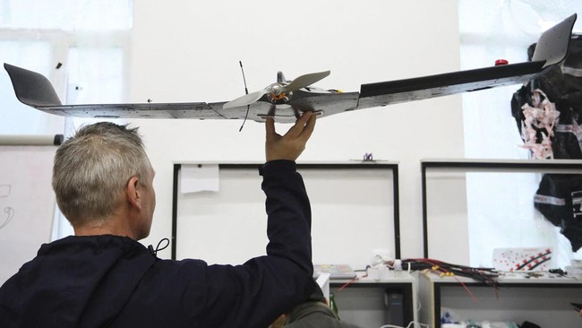 Kemenhub mengeluarkan aturan teknis soal penanganan pesawat udara kecil tanpa awal atau drone yang dibawa penumpang dalam pesawat.