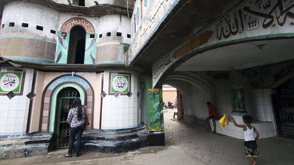 Wisata Religi di Tangerang, Melihat dari Dekat Masjid Pintu Seribu