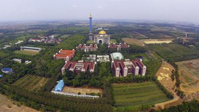 Menara Tertinggi Masjid Rahmatan Lil Alamin 210 Meter Melebihi Monas