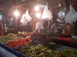 Jelang Puasa, Pasar Induk Cibinong Ramai Didatangi Warga