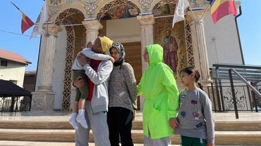 img-title Kisah Indah Toleransi Agama dari Pengungsi Muslim Ukraina di Gereja Rumania