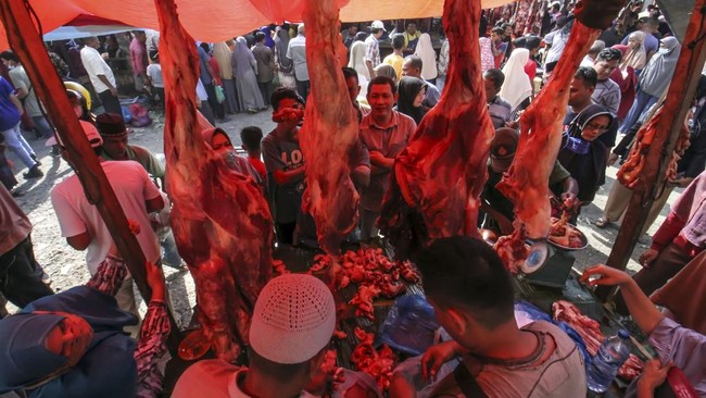 Penjabat (Pj) Gubernur DKI Jakarta Heru Budi Hartono memastikan stok daging sapi, daging ayam, hingga ikan aman menjelang Lebaran 2023.