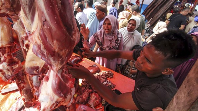 Harga daging sapi di DKI Jakarta dan beberapa daerah di Indonesia melonjak saat masa liburan Natal 2022 dan menjelang Tahun Baru 2023.