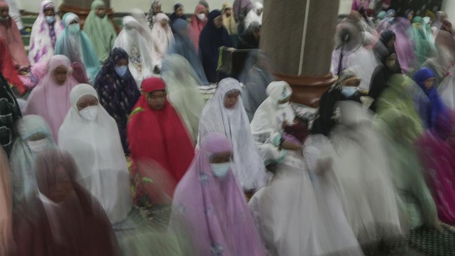 PAN kritik larangan salat Id bagi warga Muhammadiyah di lapangan terbuka daerah Mataram, Pekalongan, Jawa Tengah.