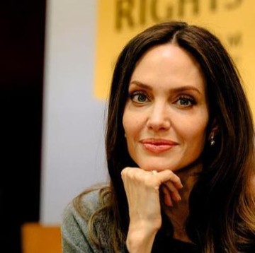 Selalu Jadi Pusat Perhatian, Ini 5 Rahasia Penampilan Angelina Jolie yang Selalu Memesona
