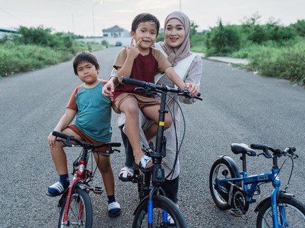 7 Potret Ririe Fairus dan Anak-anaknya, Jalani 2 Kali Ramadan Tanpa Ayus Sabyan