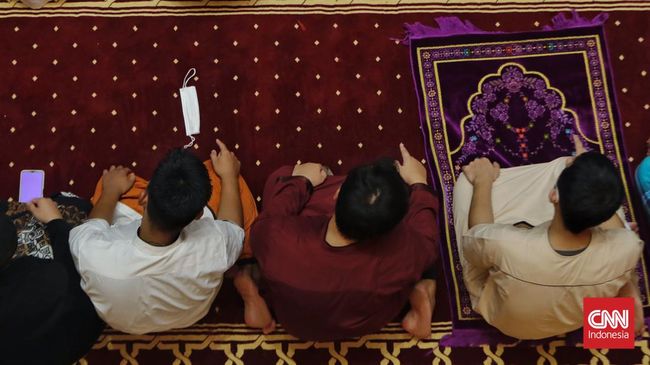 Seleb Tanah Air menyambut Ramadan. Atta Halilintar, Hanung Bramantyo, hingga Ayu Ting Ting mengunggah gambar bersama keluarga menyambut bulan puasa.
