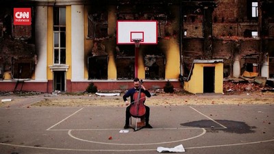 img-title VIDEO: Musisi Ukraina Bermusik di Reruntuhan Bangunan Kharkiv