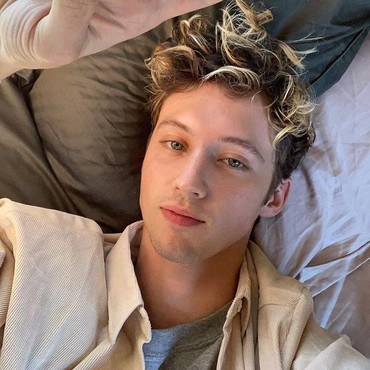 Lirik Lagu Rush - Troye Sivan