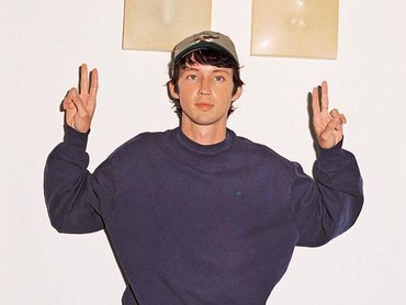 Tak Hanya Troye Sivan, Para Musisi Ini Juga Mengaku Gay