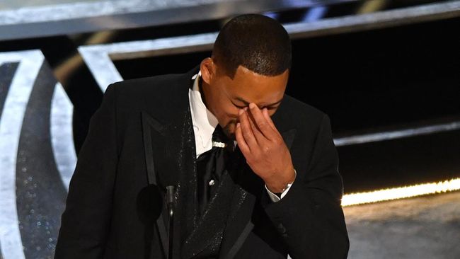 Will Smith disarankan istirahat akting dan pergi terapi oleh orang-orang terdekatnya usai insiden tamparan kepada Chris Rock di atas panggung Oscar 2022.