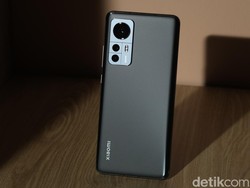 Review Xiaomi 12, HP Flagship yang Mungil
