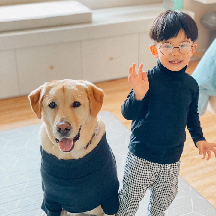 <p>Enggak cuma itu, bocah yang menyukai boyband BTS ini juga sering terlihat memakai kostum ala<em> oppa oppa,</em> nih. (Foto: Instagram @arthurmiles.po)</p>