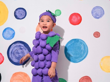 Super Gemas! 7 Potret Putra Chef Arnold Pakai Kostum Lucu, Anggur hingga Sushi