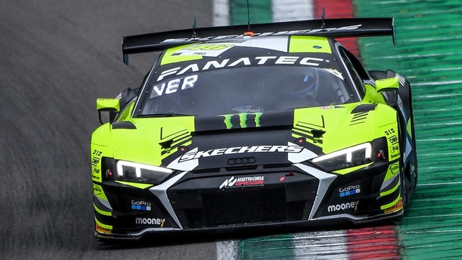 Valentino Rossi finis 17 pada debut balap mobil GT World Challenge Europe 2022 yang berlangsung di Sirkuit Imola, Italia, Minggu (3/4).