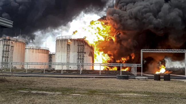 Ukraina dilaporkan menyerang situs pengeboran minyak di Crimea yang kini diduduki Rusia ketika pertempuran di Severodonetsk memanas.