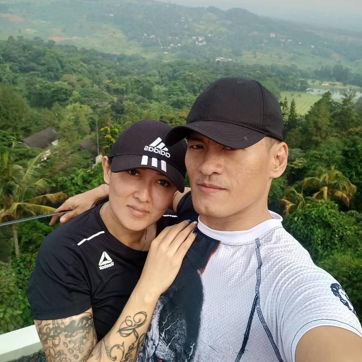 <p>Imelda dan suaminya kini saling mendukung satu sama lain di bidang beladiri. Tak jarang, pasanga ini menghabiskan waktu bersama dengan berlatih, hingga berlibur sambil melakukan aktivitas outdoor. (Foto: Instagram @bn.official_ind)</p>
