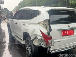 Pecah Ban, Mobil Pajero Kakanwil Kemenag Jatim Tabrak Pembatas Tol Manyar