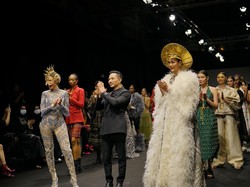 Hian Tjen x Make Over Kolaborasi di Arab Fashion Week 2022/2023 Gandeng Paula Verhoeven sebagai Model