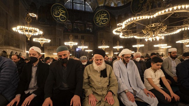 Neo-Ottoman merupakan sebuah ideologi politik Turki yang mendukung pengaruh budaya Utsmaniyah dalam kebijakan sosial domestik.