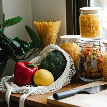 img-title Biar Nggak Ribet, 6 Daftar Makanan Ini Bisa Dijadikan Stok Selama Ramadan