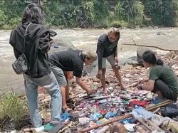Miris! Mikroplastik Cemari Sungai Ciwulan Tasikmalaya