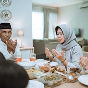 Tiga Zodiak Paling Spiritual di Bulan Puasa, Kamu Termasuk Nggak?