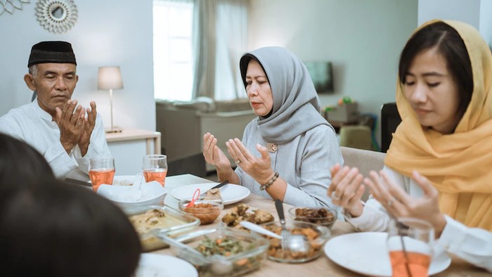 Tiga Zodiak Paling Spiritual di Bulan Puasa, Kamu Termasuk Nggak?