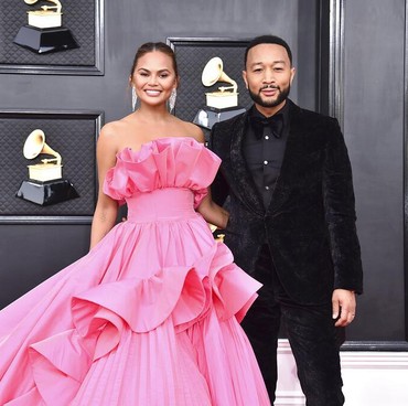 Selamat, Chrissy Teigen Hamil Anak Keempat dari John Legend