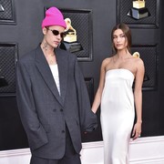 Serasi & Kece, Intip 5 Street Styles Justin & Hailey Bieber yang Stylish