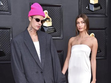 Hailey Bocorkan Proyek Lagu Baru Justin Bieber