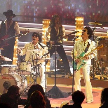 Lirik Lagu 777 - Bruno Mars, Anderson .Paak, Silk Sonic